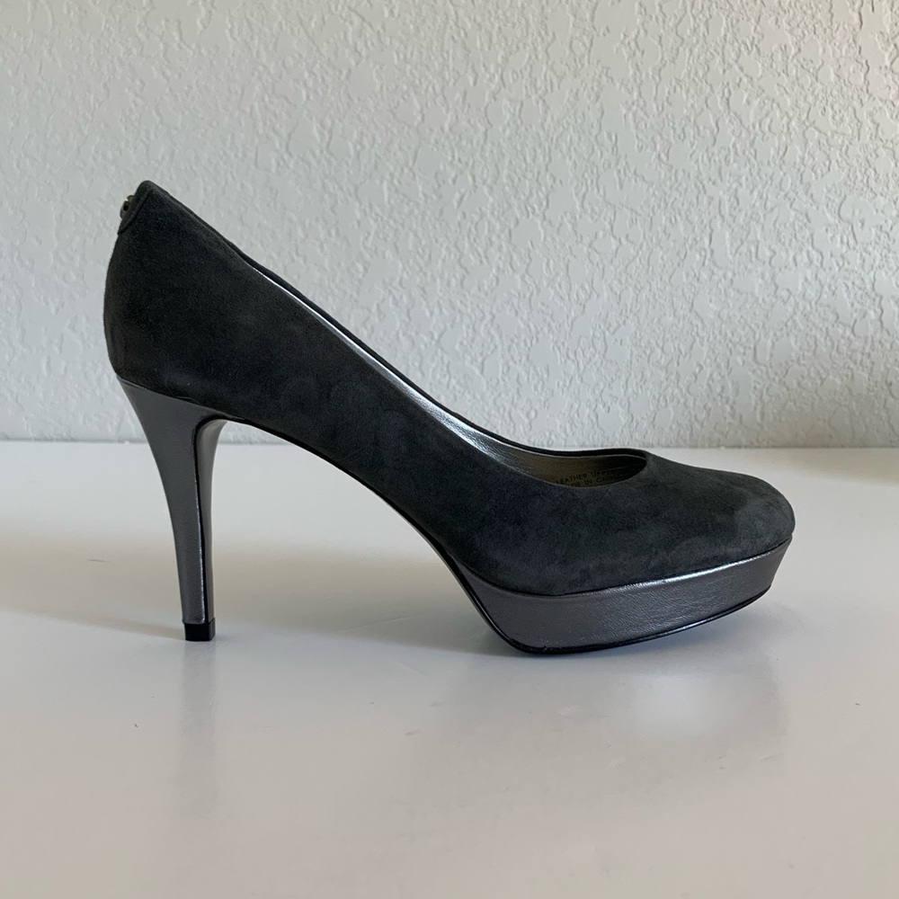 Tahari grey gray suede platform high heel pumps